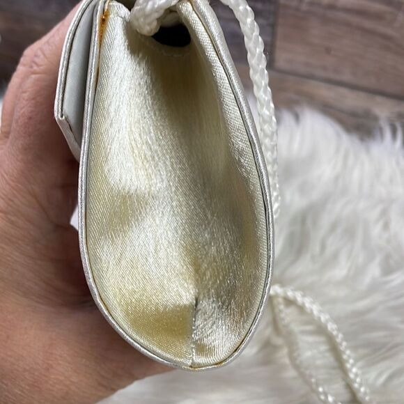 Jessica Mcclintock White Satin Shoulder Evening Bag - Picture 9 of 9